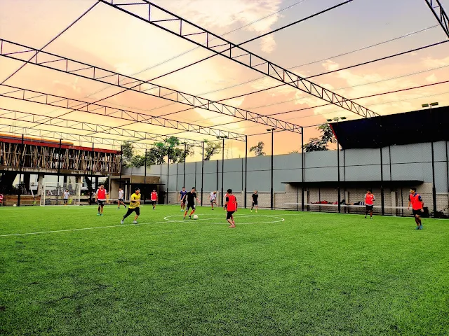 Play 7 Football Turf