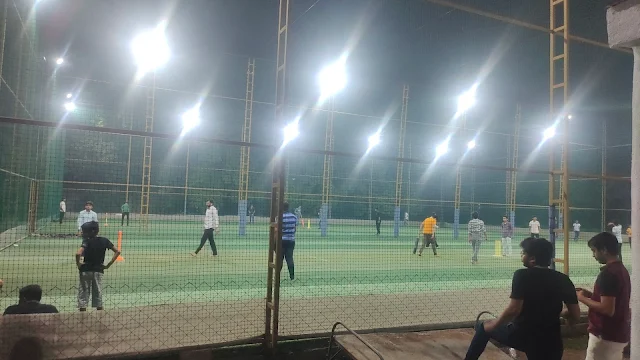 Naik Box Cricket