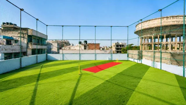 KNOVEX BOX ARENA LLP